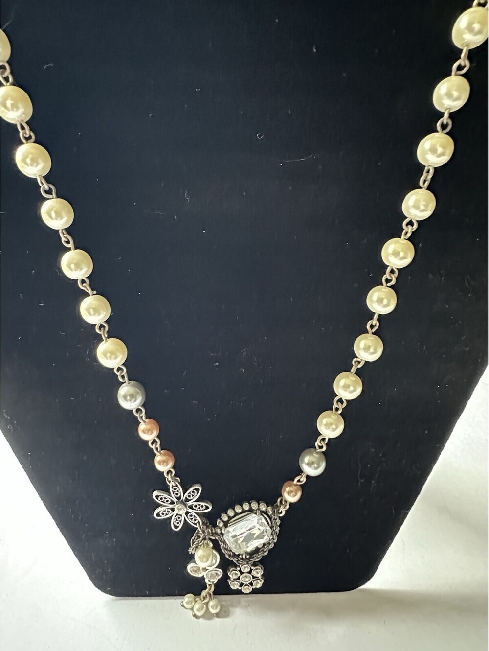 American Eagle Outfitters AEO Necklace Faux Pearl Rhinestone Charm Design 20"
